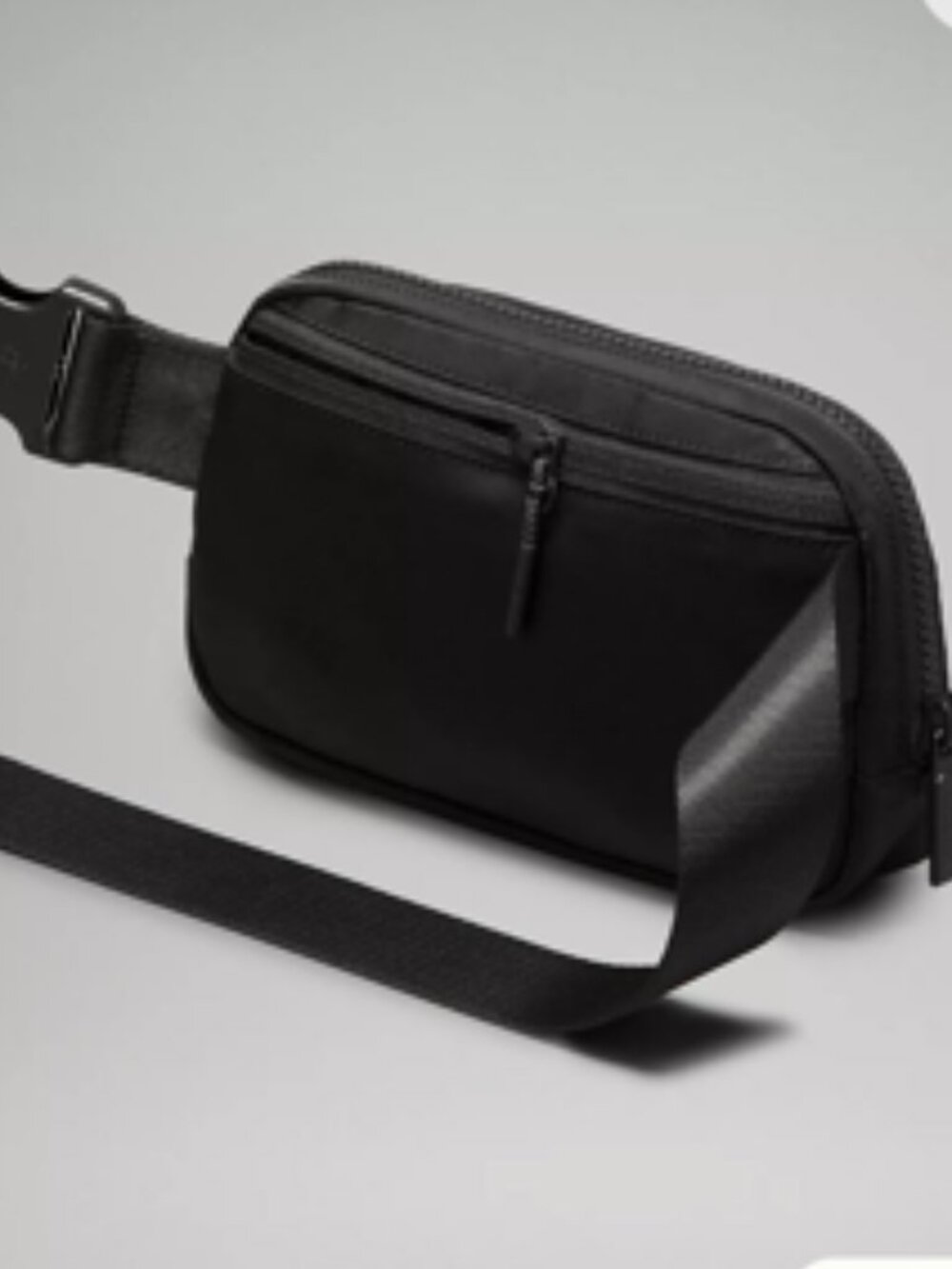 NWT Trending LuLulemon Everywhere Belt Bag Black - Picture 8 of 11